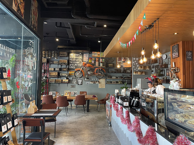 Coffee Talk Old Phuket Town - การบริการอาหารและที่พัก