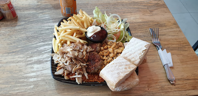 Golbasi Phuket - การบริการอาหารและที่พัก