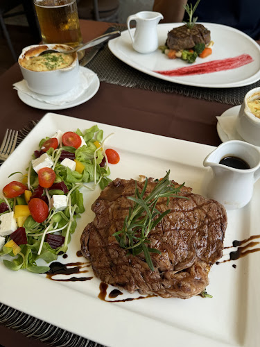 Akvavit Grill & Bar - การบริการอาหารและที่พัก