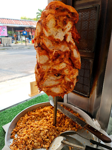 ร้านอยู่หน้า Lotus Express (แยกไฟแดงตลาดหนองปรือ, ตำบล โพธิ์กลาง อำเภอเมืองนครราชสีมา นครราชสีมา 30000