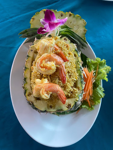 Yoyo Restaurant Karon Beach Phuket - การบริการอาหารและที่พัก