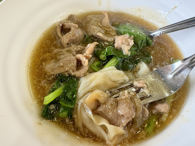 4,6 ตําบล ตลาดใหญ่ 8 ถ. อ๋องซิมผ่าย ตำบลตลาดใหญ่ อำเภอเมืองภูเก็ต ภูเก็ต 83000