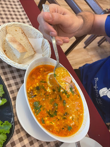 Opinii despre Русский ресторан "Подсолнух" în district - การบริการอาหารและที่พัก