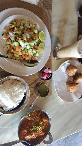 ชัทนีย์ อินเดียน - การบริการอาหารและที่พัก