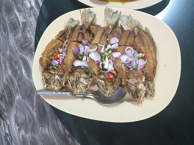 ร้านนัดพบยูงทอง 金孔雀餐厅 - การบริการอาหารและที่พัก