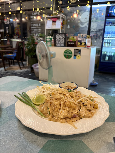 Opinii despre Baan Larb Restaurant în อำเภอกะทู้ - การบริการอาหารและที่พัก