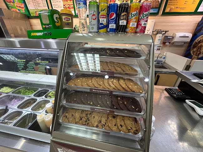 Subway Pathong Beach - การบริการอาหารและที่พัก