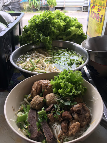 ร้านก๋วยเตี๋ยวเนื้อจัมโบ้ - การบริการอาหารและที่พัก