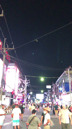 Heroes Bar - การบริการอาหารและที่พัก