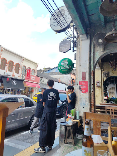 87 ถ. เยาวราช ตำบลตลาดเหนือ อำเภอเมืองภูเก็ต ภูเก็ต 83000