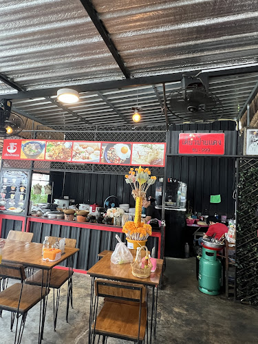 Tiew Pai Deng - การบริการอาหารและที่พัก