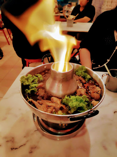 โอสถหม้อไฟ​ เนื้อตุ๋นรสเลิศ - การบริการอาหารและที่พัก