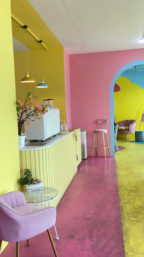 Shalala Cafe' X Studio (ชาลาล่า คาเฟ่)