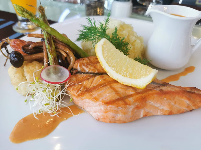 Opinii despre Akvavit Grill & Bar în อำเภอบางละมุง - การบริการอาหารและที่พัก