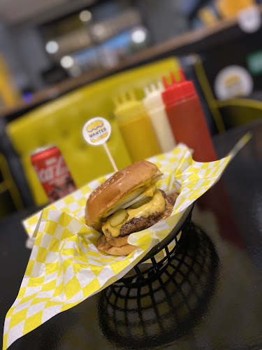 Wanted Burgers & Beer برجر бургер 汉堡包 - การบริการอาหารและที่พัก