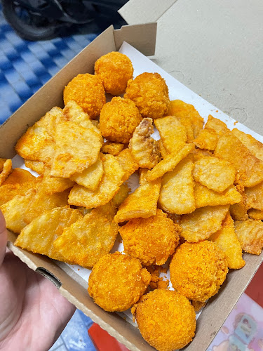 Opinii despre JNTodโท๊ด ของทอดปังปิ้งตรงข้ามสนามกีฬากลาง în Amphur Muang - การบริการอาหารและที่พัก