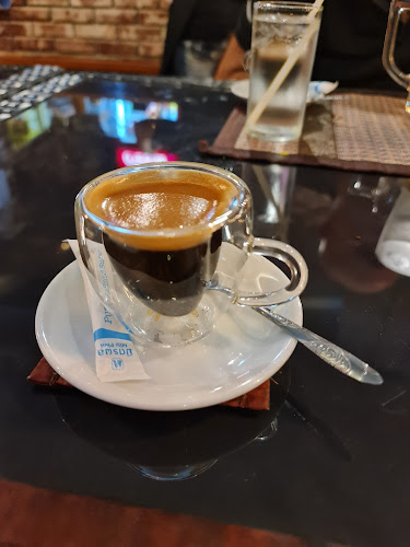 Jolly`s Hotel & Restaurant - การบริการอาหารและที่พัก