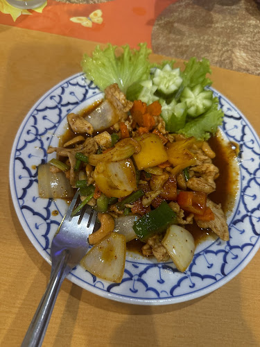 MEETING POINT - การบริการอาหารและที่พัก