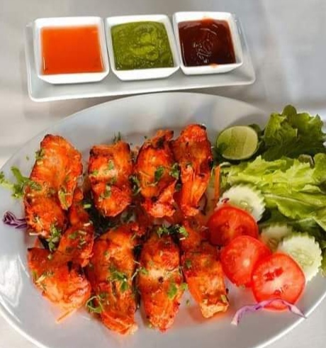 Suraj Indian Restaurant Kamala - การบริการอาหารและที่พัก