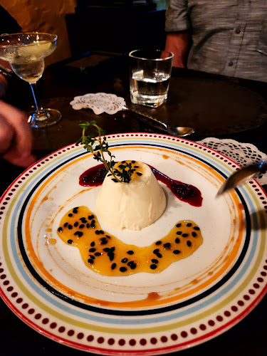 352 ถ. ภูเก็ต ตำบลตลาดใหญ่ อำเภอเมืองภูเก็ต ภูเก็ต 83000