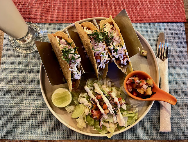 Lucha Cantina Authentic Mexican - Chalong - การบริการอาหารและที่พัก