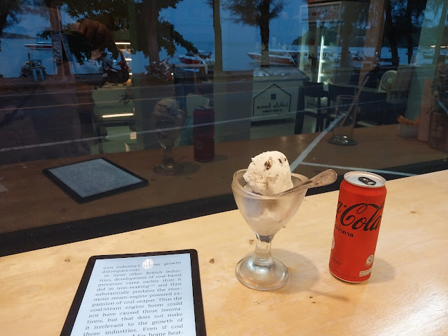 Little Home Ice cream & Bakery - การบริการอาหารและที่พัก