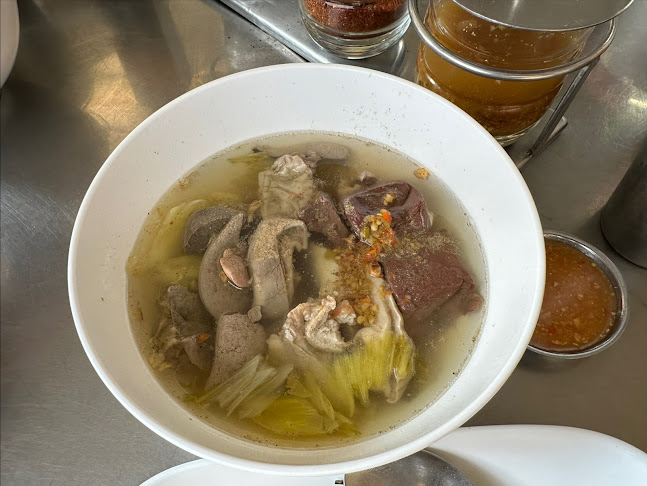 โรจน์โภชนา - การบริการอาหารและที่พัก