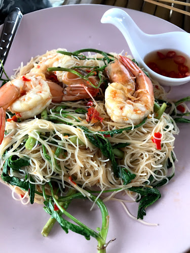 ตะแคงเรือ เตี๋ยวเรืออยุธยา - การบริการอาหารและที่พัก