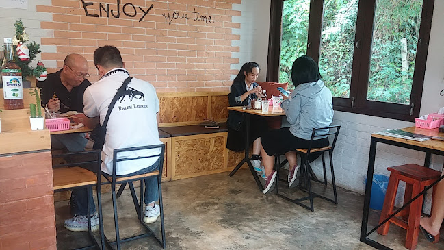 Comentarii opinii despre Little Home