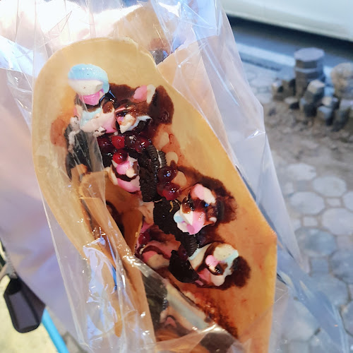 Comentarii opinii despre เครปไส้แตก ถนนต้นสน & Baan Cha Café