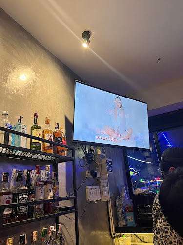 Arthur G’s Coffee Shop - การบริการอาหารและที่พัก