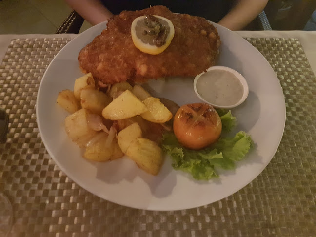 Friends cafe Jomtien - การบริการอาหารและที่พัก