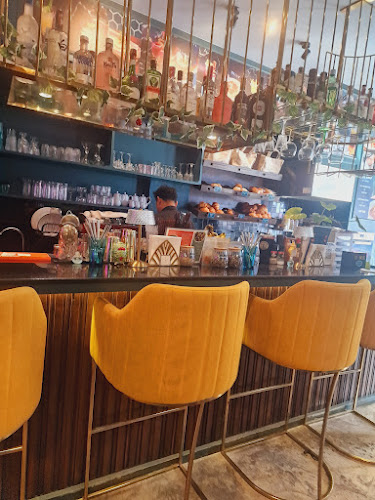 Opinii despre The moon cafe’ în อำเภอเมืองภูเก็ต - การบริการอาหารและที่พัก