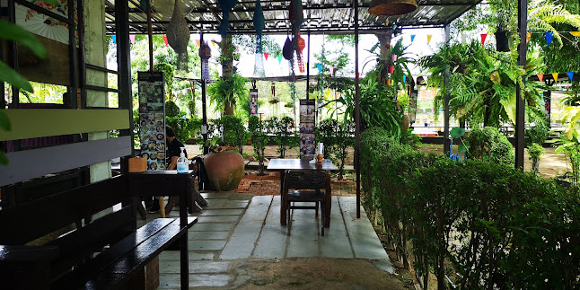 บ้านสวนริมชล - การบริการอาหารและที่พัก