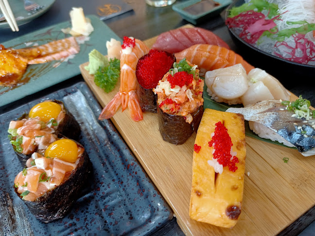 Hashi Japanese Restaurant & Izakaya - การบริการอาหารและที่พัก