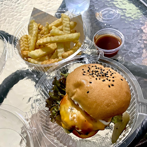 Comentarii opinii despre Joy’s Best Burgers and Kabobs