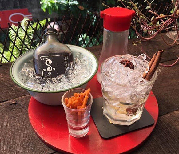 Cafe' De Roo - การบริการอาหารและที่พัก