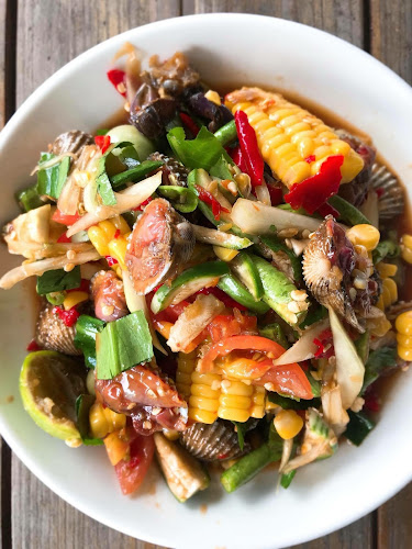 Opinii despre ข้าวแกงเจ๊จวบ ร้านใหม่ by อุ้ม & โจ้ în อำเภอเมืองจันทบุรี - การบริการอาหารและที่พัก