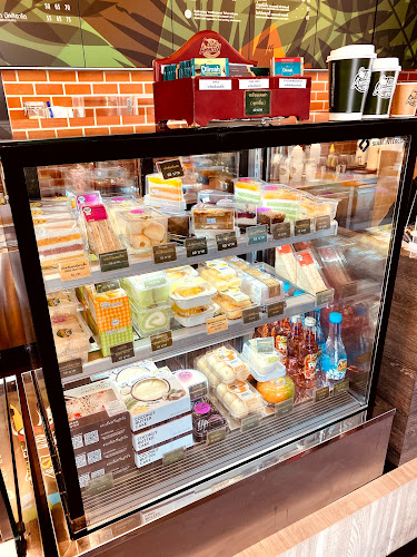 คาเฟ่ อเมซอน สาขามินิสยามพัทยาเหนือ - การบริการอาหารและที่พัก