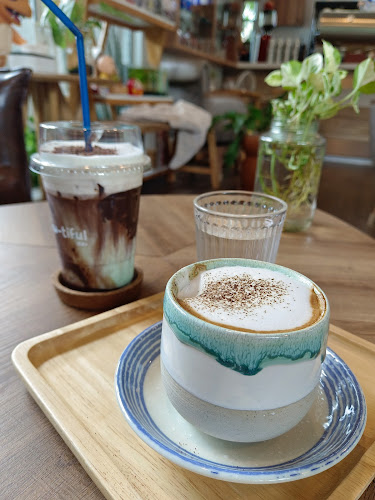 Opinii despre Lang Baan (หลังบ้าน) Dog Cafe & Pet Friendly în อำเภอปากเกร็ด - การบริการอาหารและที่พัก