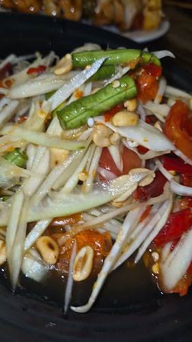 ไต๋กิ๊ก เมี่ยงปลาเผา - การบริการอาหารและที่พัก