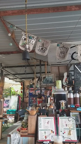 Opinii despre ร้านชมคลอง​ (ป้าเปิ้ล)​ก๋วยเตี๋ยวเรือ, ผัดไทย, อาหารตามสั่ง, สเต็ก, กาแฟสด în อำเภอธัญบุรี - การบริการอาหารและที่พัก