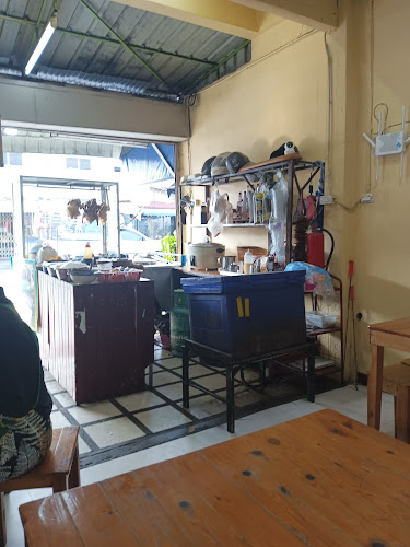 ร้านอาหาร​ตาม​สั่ง​อิสลาม​ บัง​ซัน​ - การบริการอาหารและที่พัก