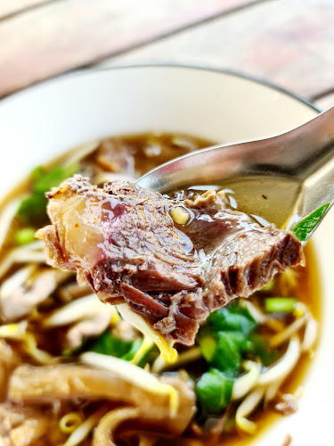 Opinii despre เจ๊นา เกาเหลาเนื้อเปื่อย อาหารตามสั่ง în อำเภอบางบัวทอง - การบริการอาหารและที่พัก