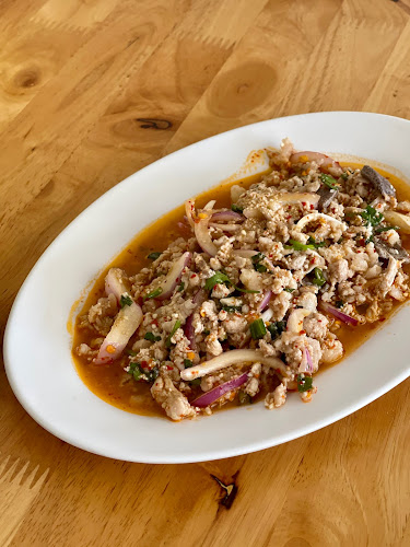 ข้าวแกงเจ๊จวบ ร้านใหม่ by อุ้ม & โจ้