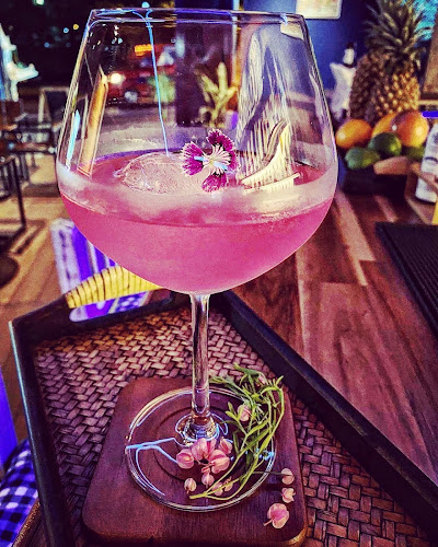 โอเชี่ยนบาร์ - การบริการอาหารและที่พัก