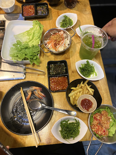 Daisachi Shabu - การบริการอาหารและที่พัก