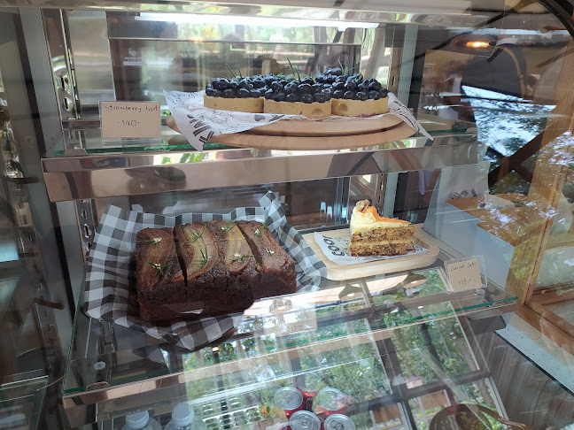 Comentarii opinii despre Woodland Cafe' Restaurant & Bar Phuket