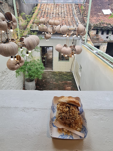 ไอติมสิงโต - เมือง