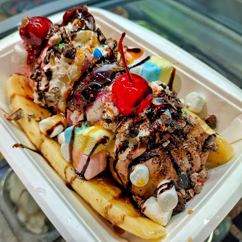 THAI SCREAM! DINER - Fusion Food, Ice Cream & Desserts 🇹🇭😝 - การบริการอาหารและที่พัก